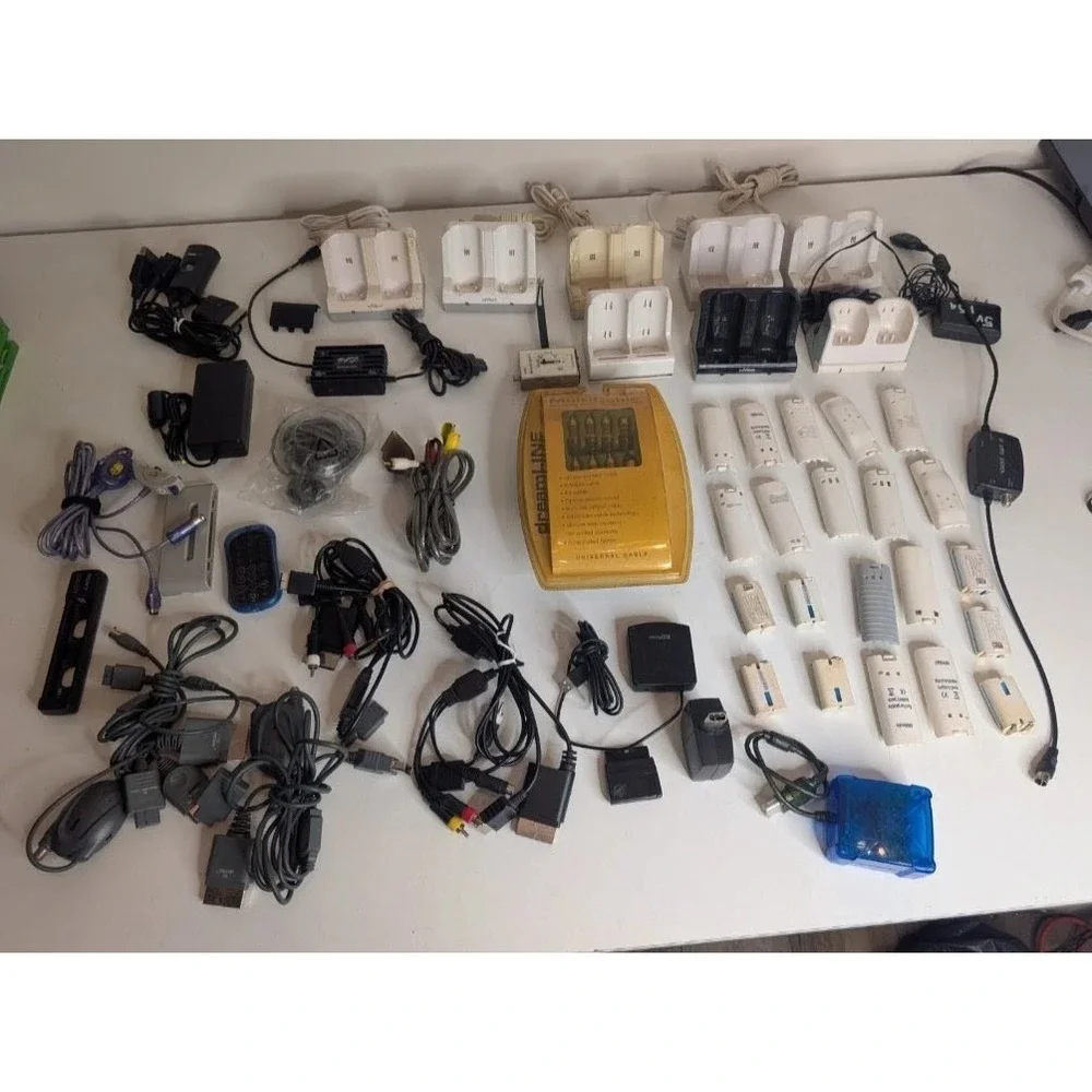 Huge Mixed Lot Of PS1 PS2 PS3 PS4 Wii Nintendo TV Wired Chargers Docking & More!